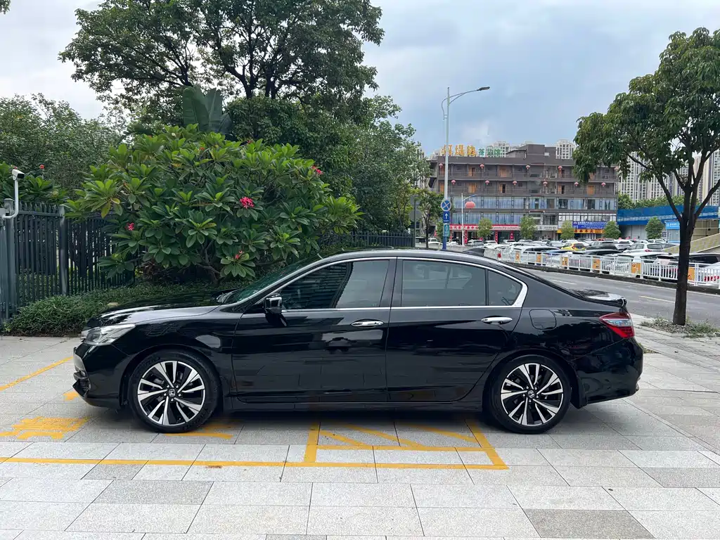 Honda Accord 2017 — фото 4