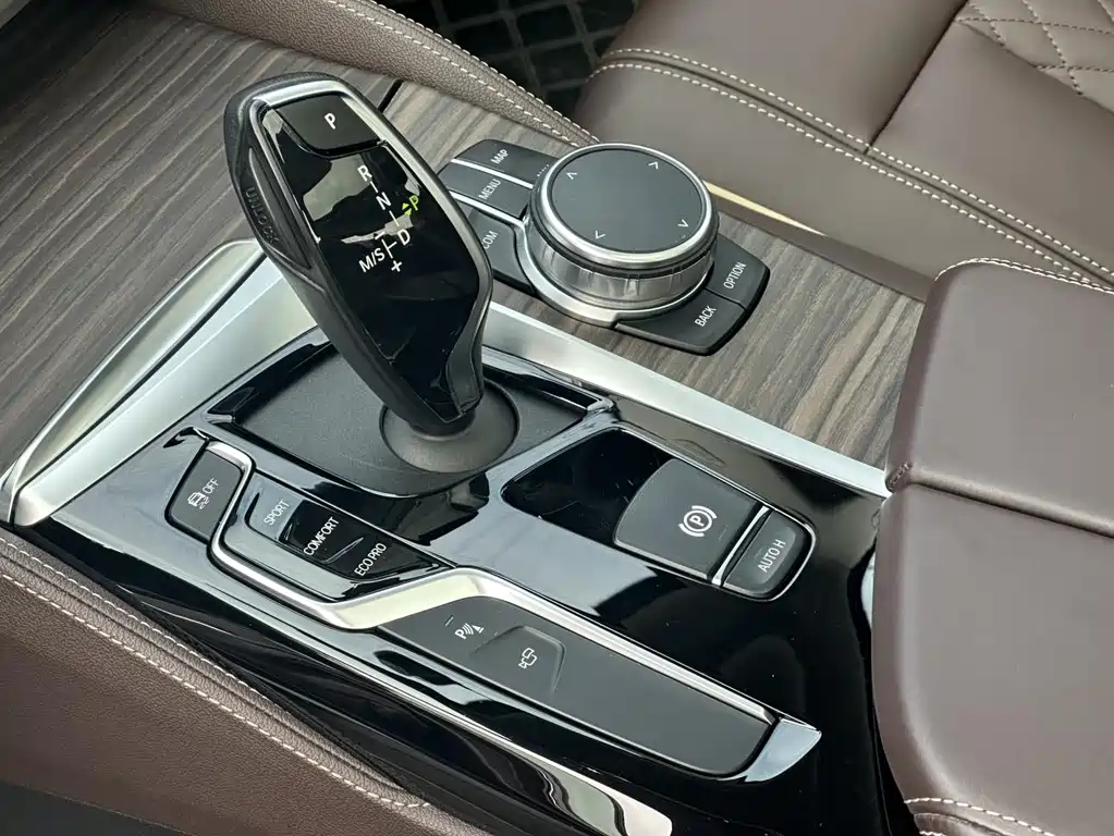 BMW 5 Series 2020 — фото 12