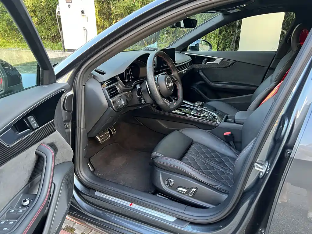 Audi A4L 2020