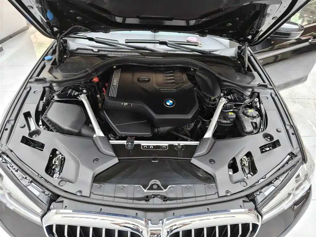 BMW 5 Series 2022 — фото 13
