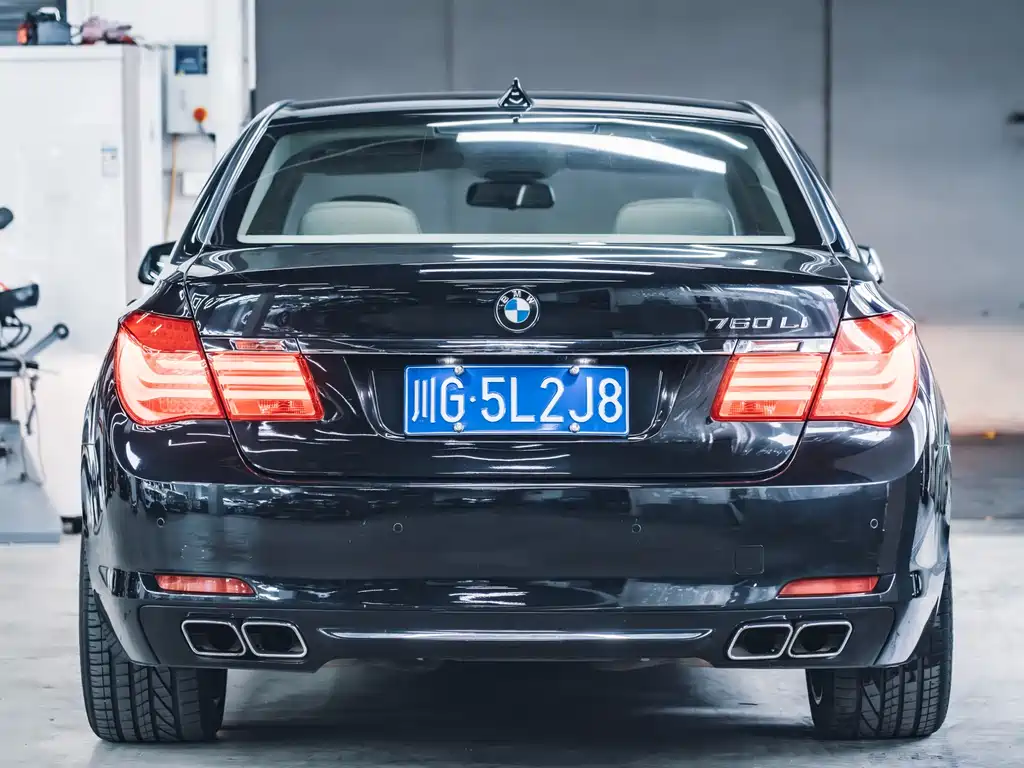 BMW 7 Series 2010 — фото 2