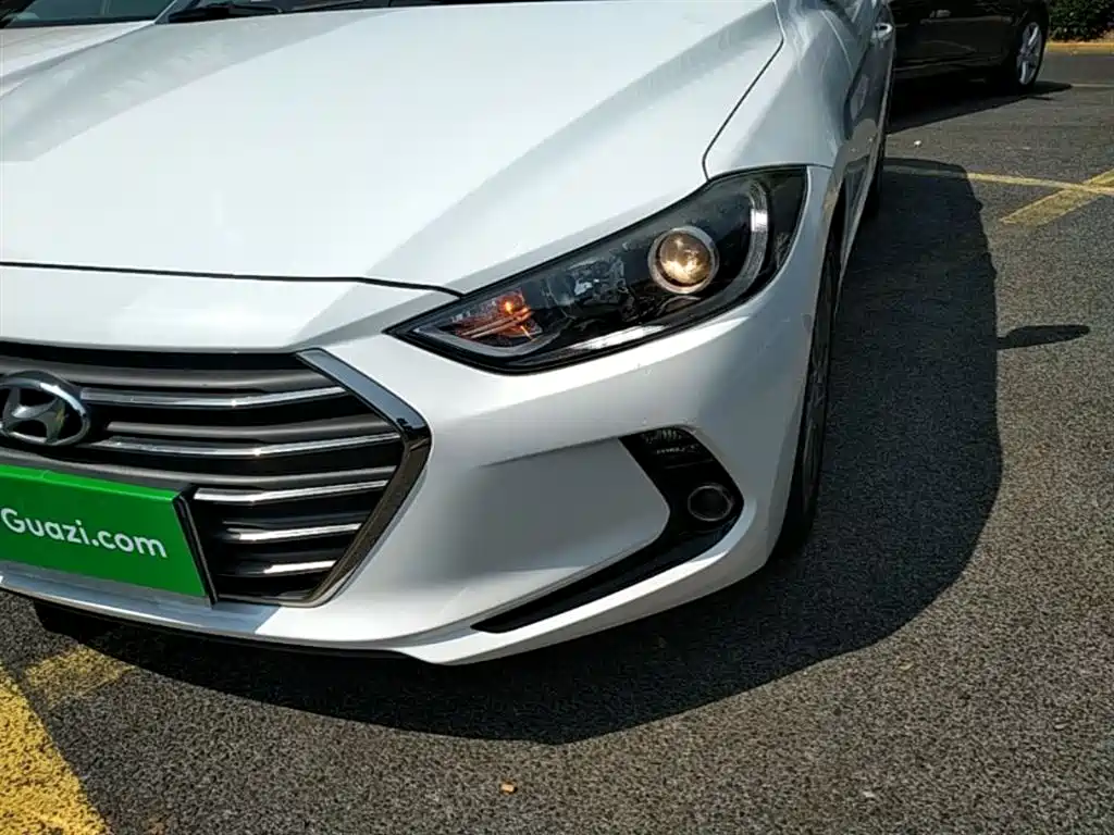 Hyundai Elantra 2017 — фото 24
