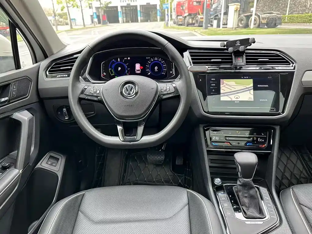 Volkswagen Tiguan L PHEV 2021 — фото 4