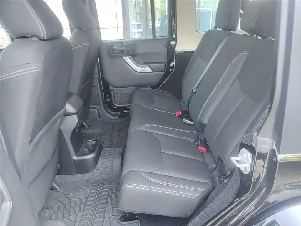 Jeep Wrangler 2016 — фото 17