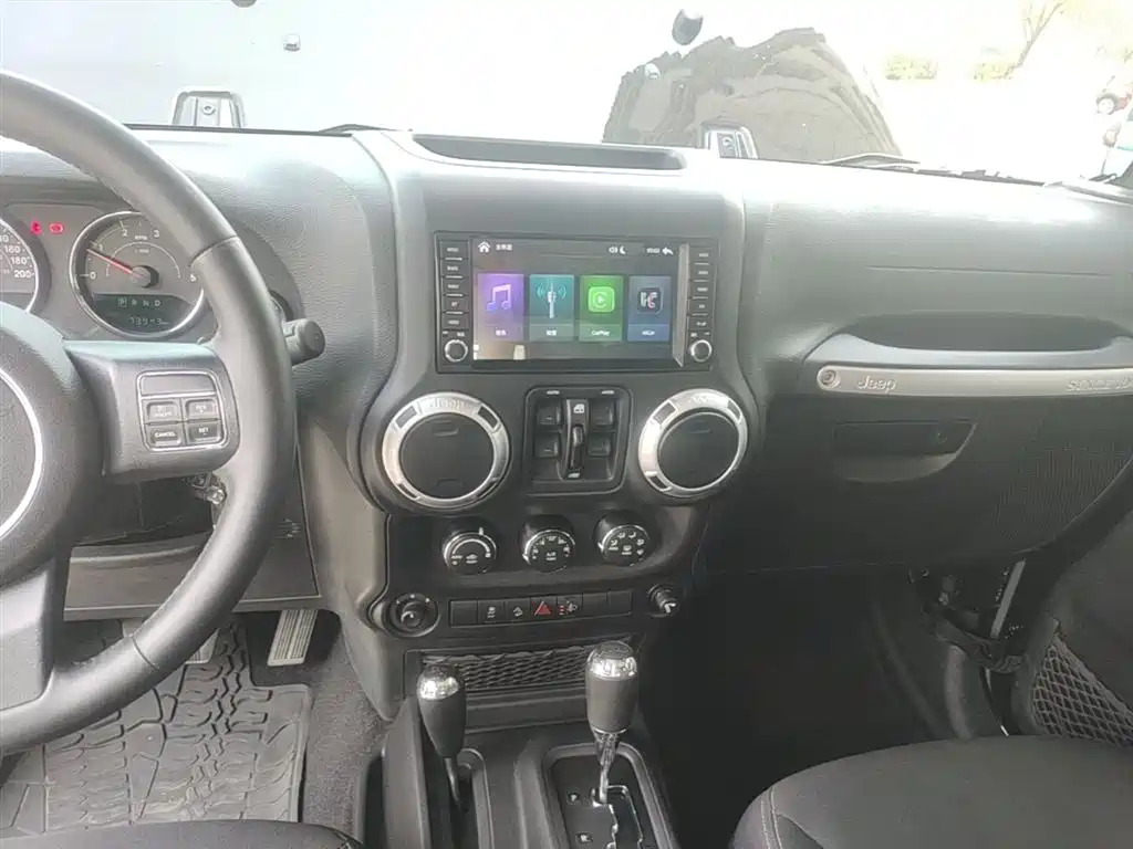 Jeep Wrangler 2016 — фото 13