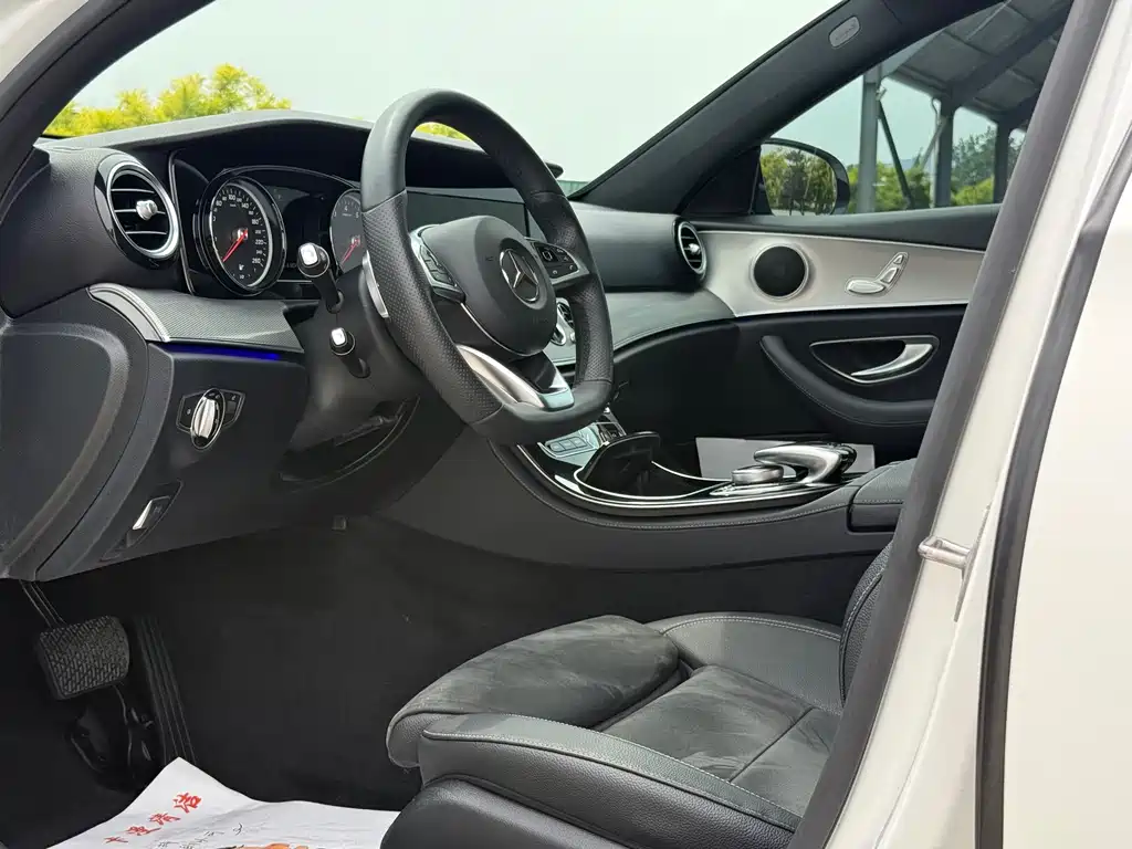 Mercedes-Benz E-Class 2018 — фото 18