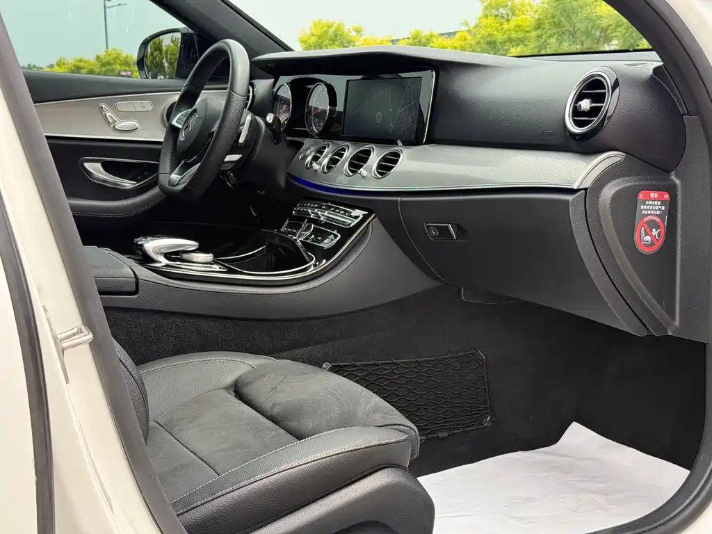Mercedes-Benz E-Class 2018 — фото 35