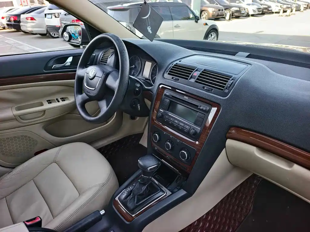 Skoda Octavia 2010 — фото 15