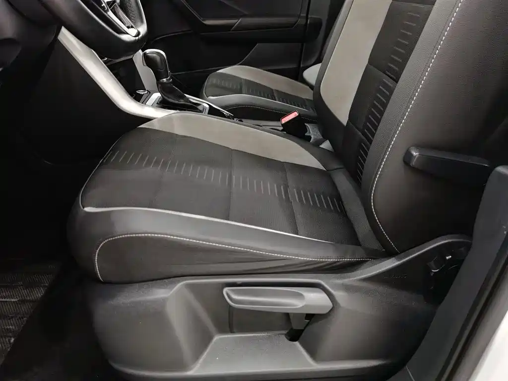 Volkswagen T-Roc 2023 — фото 20