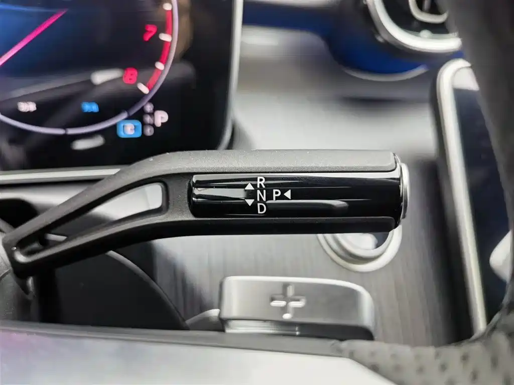 Mercedes-Benz C-Class 2025 — фото 13