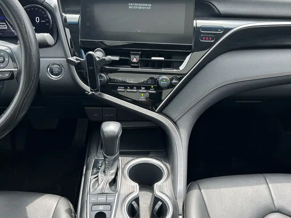 Toyota Camry 2023 — фото 23