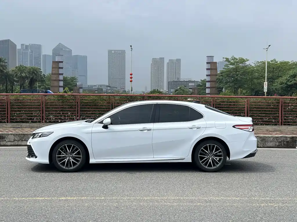Toyota Camry 2023 — фото 22