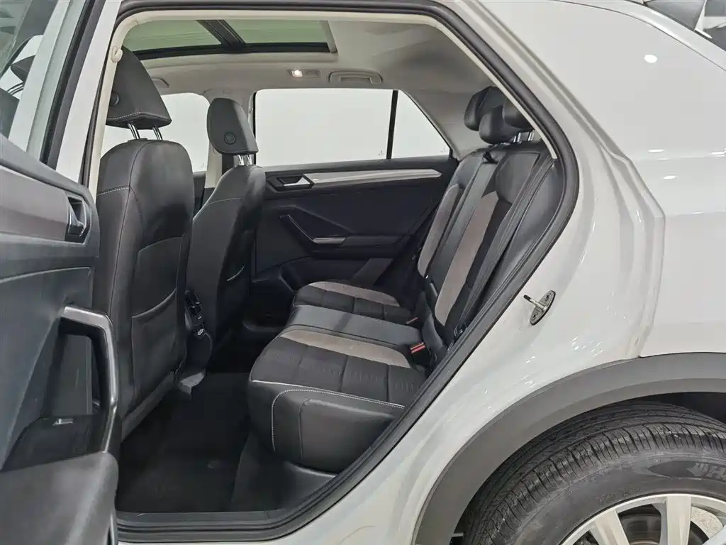 Volkswagen T-Roc 2023 — фото 15