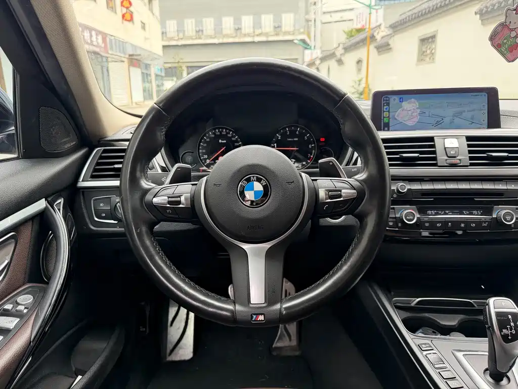 BMW 3 Series 2019 — фото 10