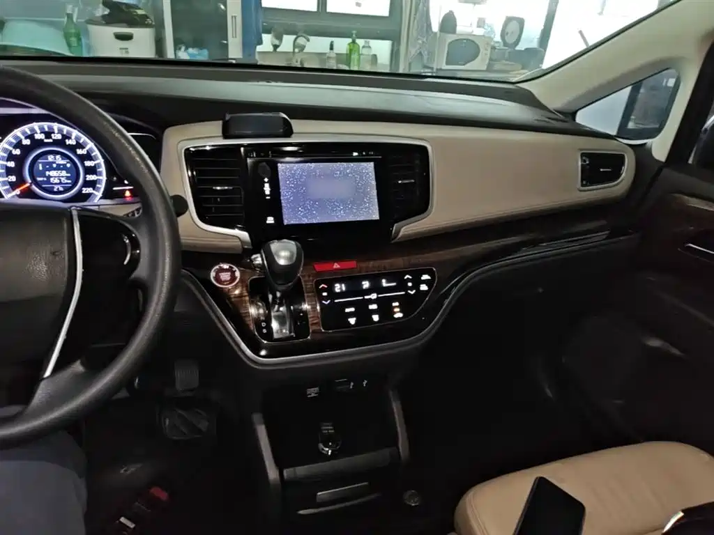 Honda Odyssey 2017 — фото 10