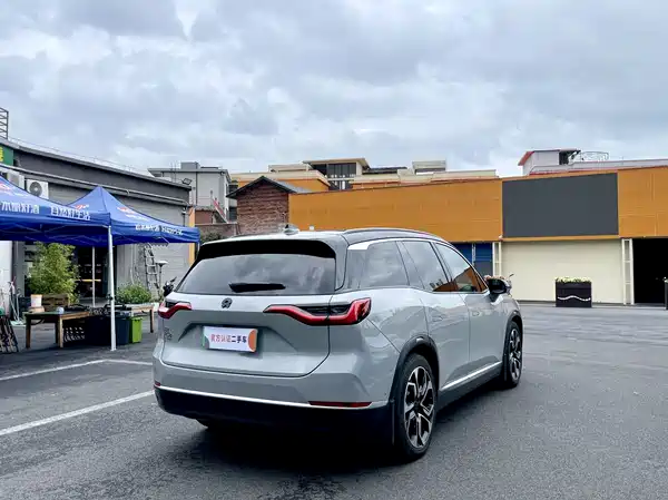 NIO ES8 2021