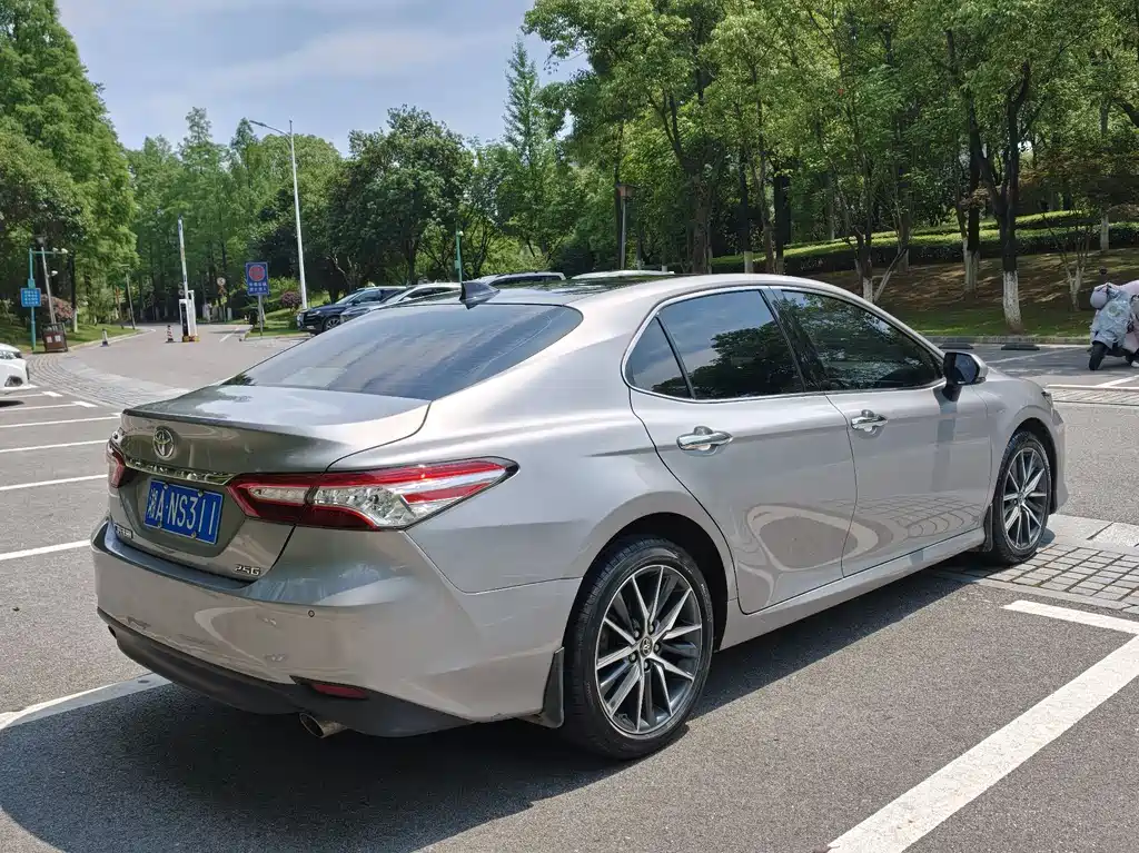 Toyota Camry 2022 — фото 4