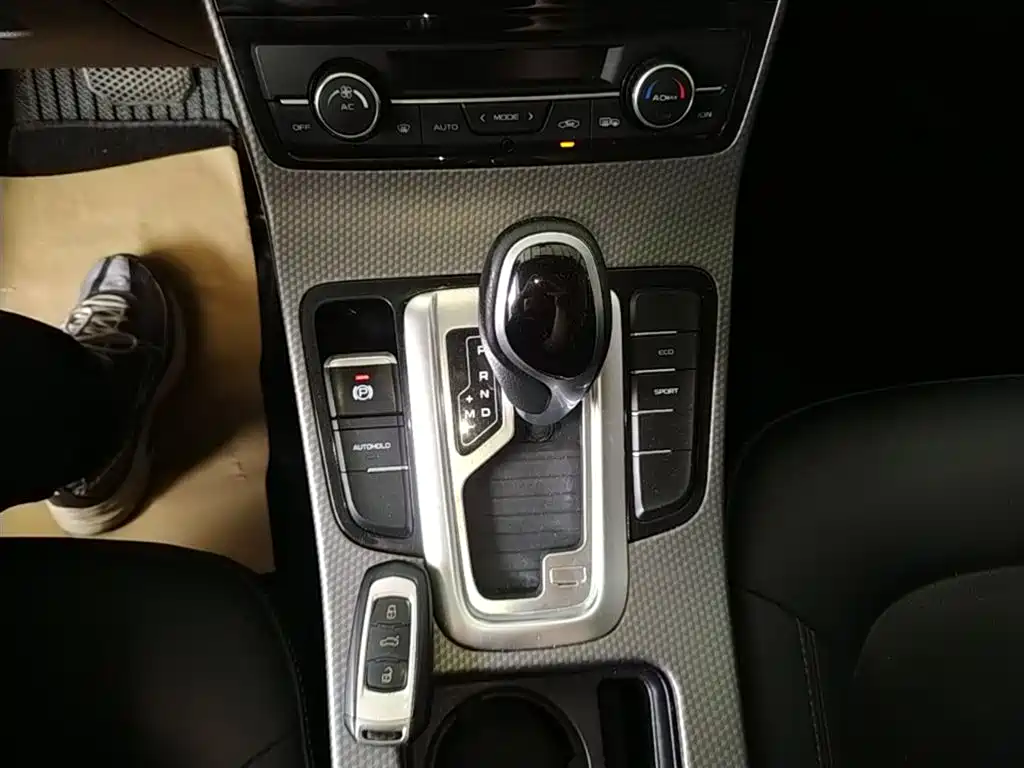 Geely Emgrand GS 2017 — фото 14