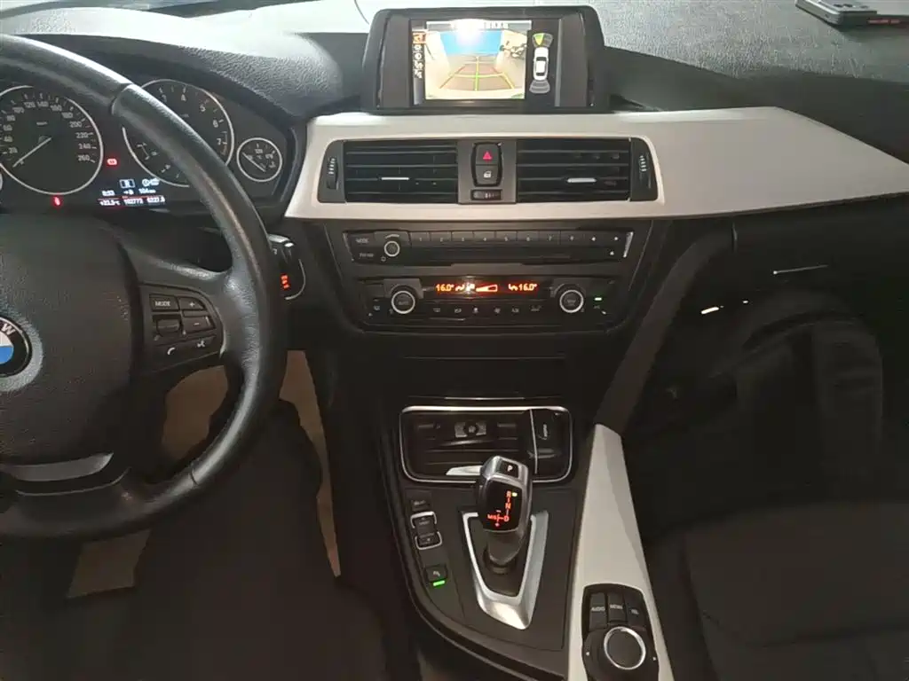 BMW 3 Series 2015 — фото 14