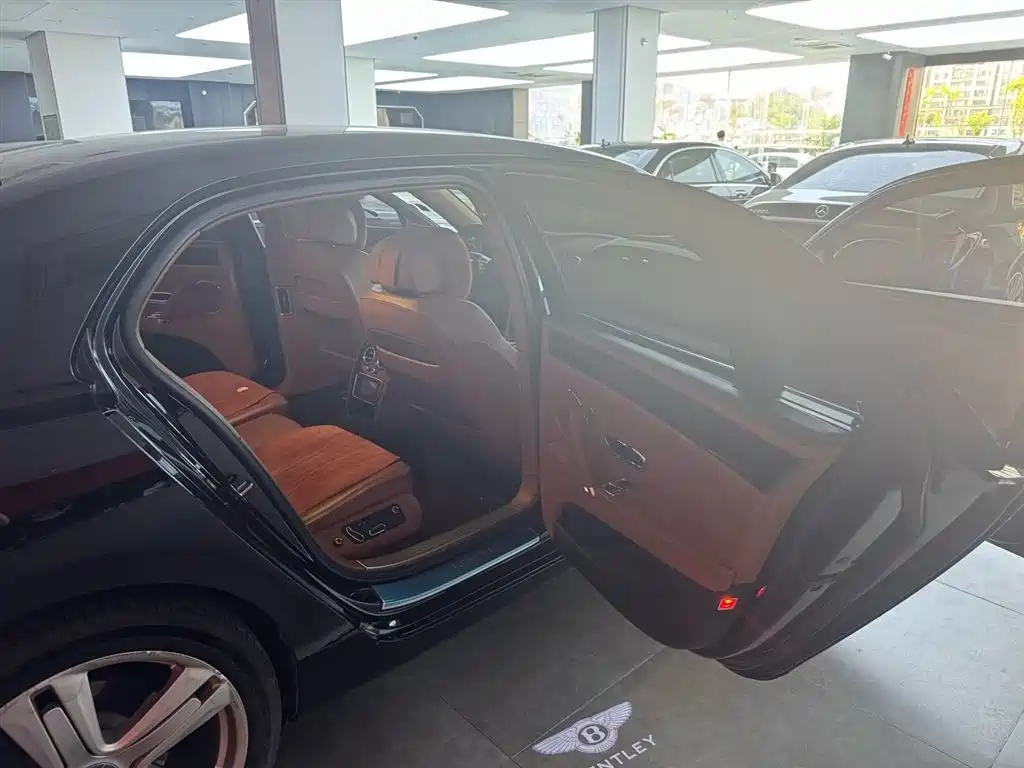 Bentley Flying Spur 2014 — фото 12