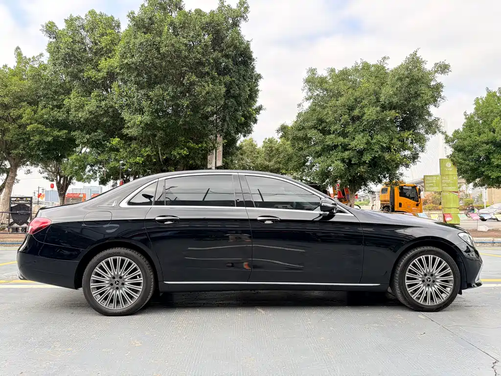 Mercedes-Benz E-Class 2023 — фото 4