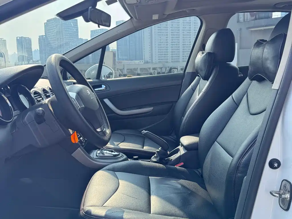 Peugeot 408 2014 — фото 11