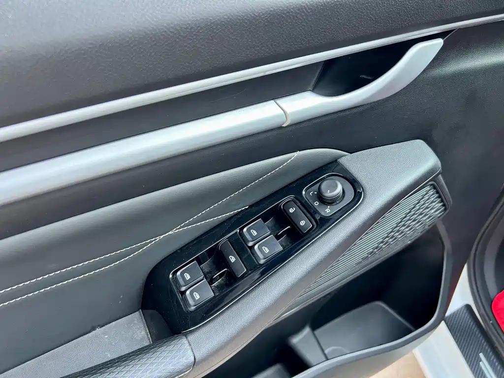 Geely Emgrand 2024