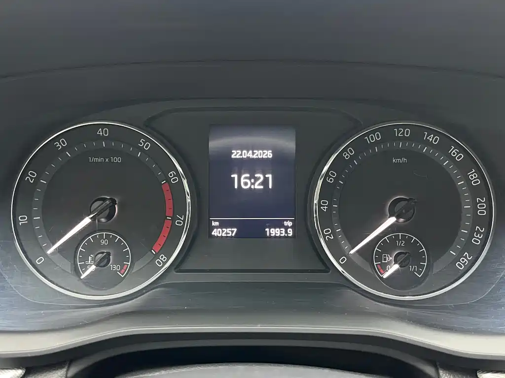 Skoda Octavia 2023 — фото 10