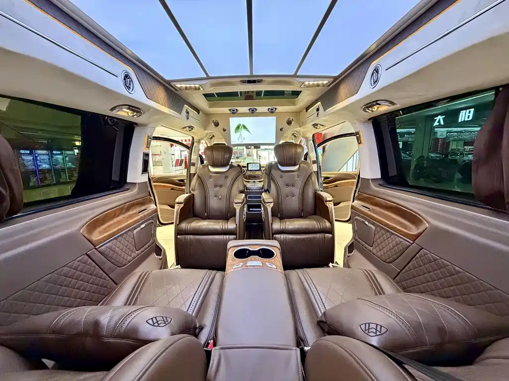 Mercedes-Benz V-Class 2021 — фото 17