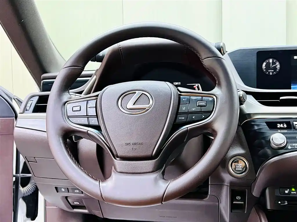 Lexus ES 2020 — фото 10