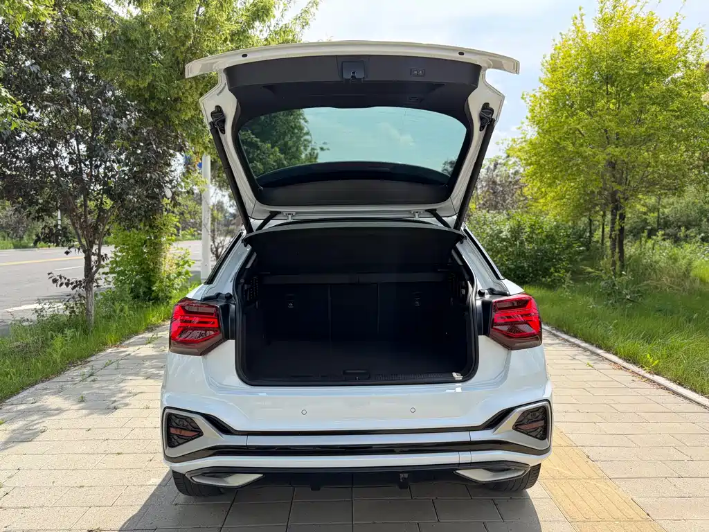 Audi Q2L 2022 — фото 14
