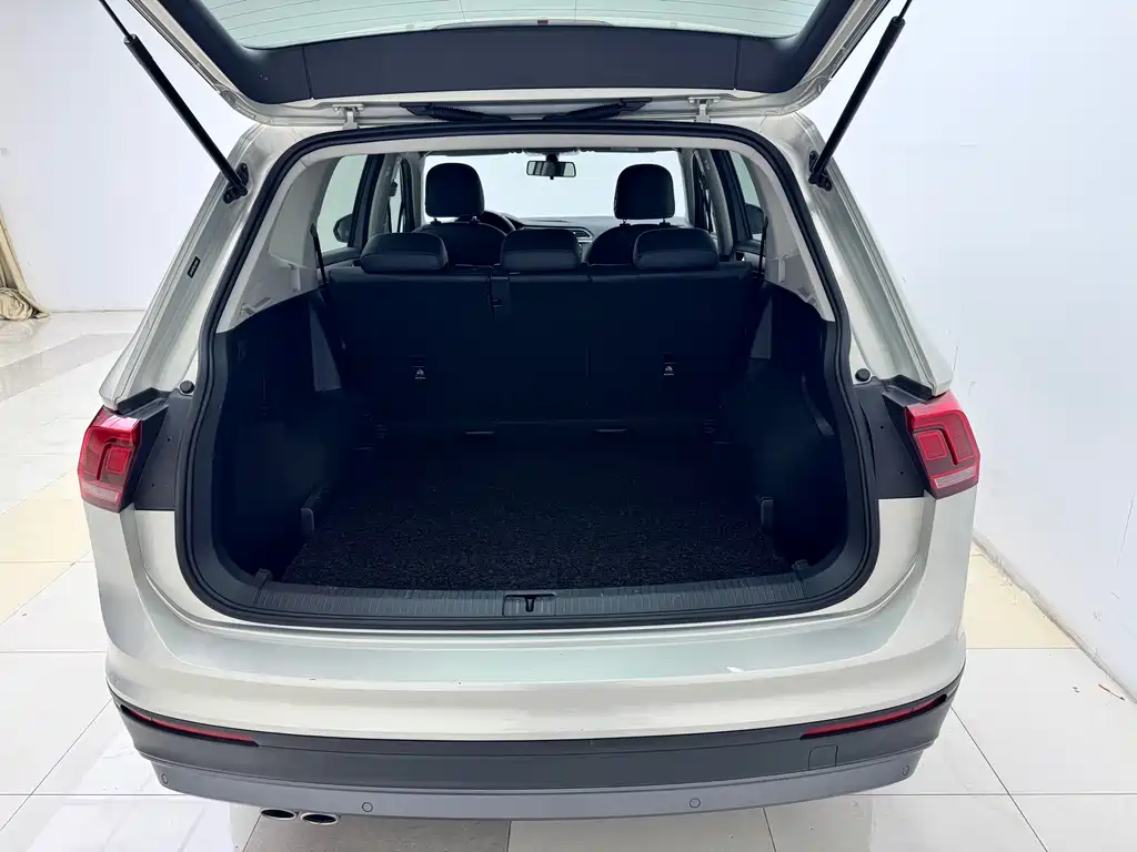 Volkswagen Tiguan L 2020 — фото 11