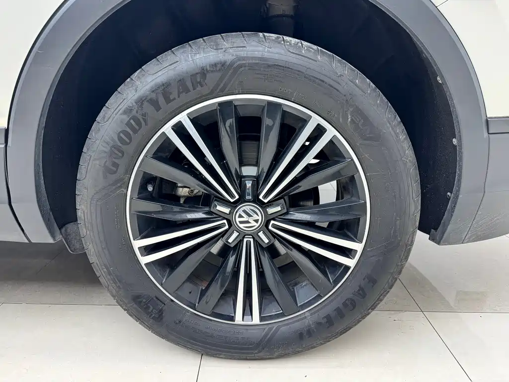 Volkswagen Tiguan L 2020 — фото 10