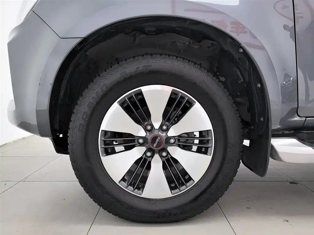 Isuzu D-MAX 2023 — фото 17
