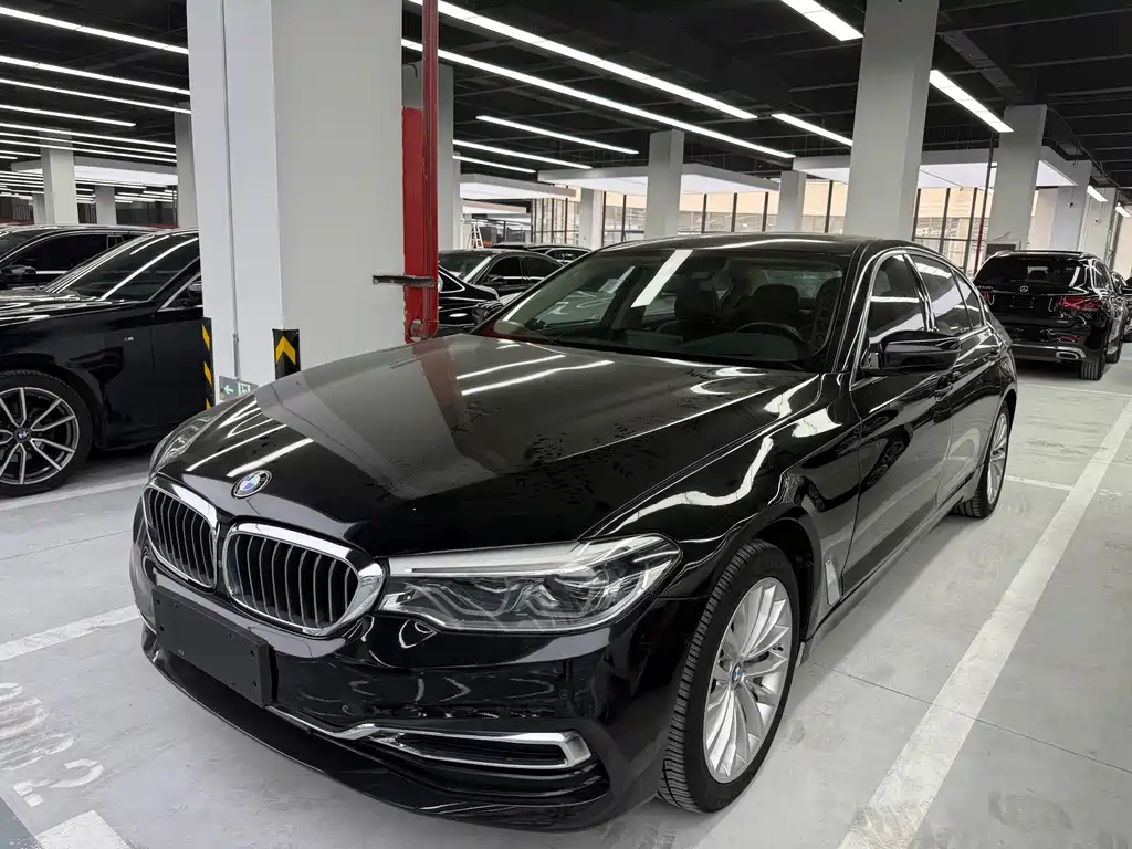 BMW 5 Series 2019 — фото 1