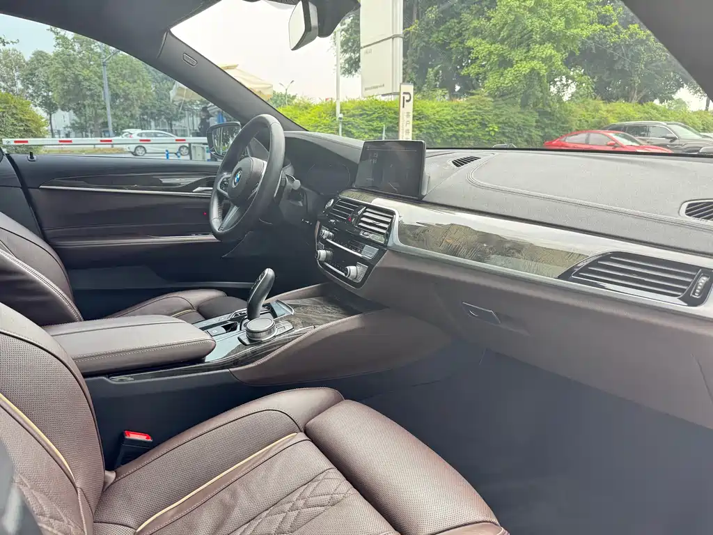 BMW 6 Series GT 2020 — фото 11