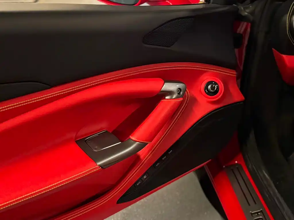 Ferrari F8 2022 — фото 16