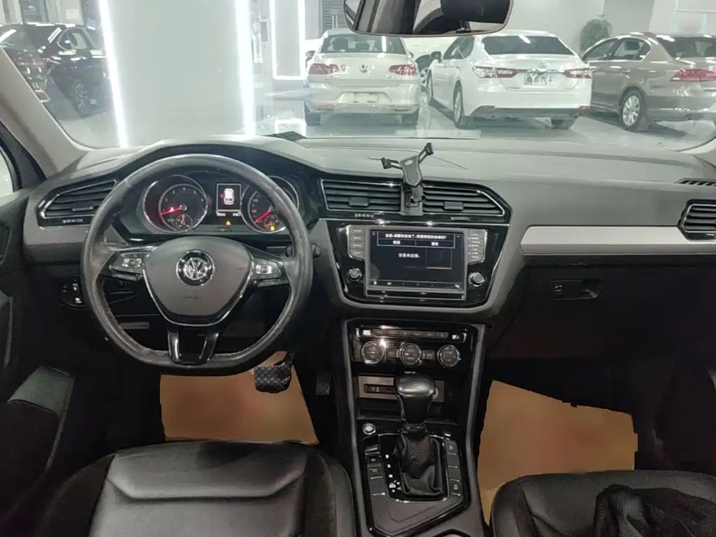 Volkswagen Tiguan L 2018 — фото 10