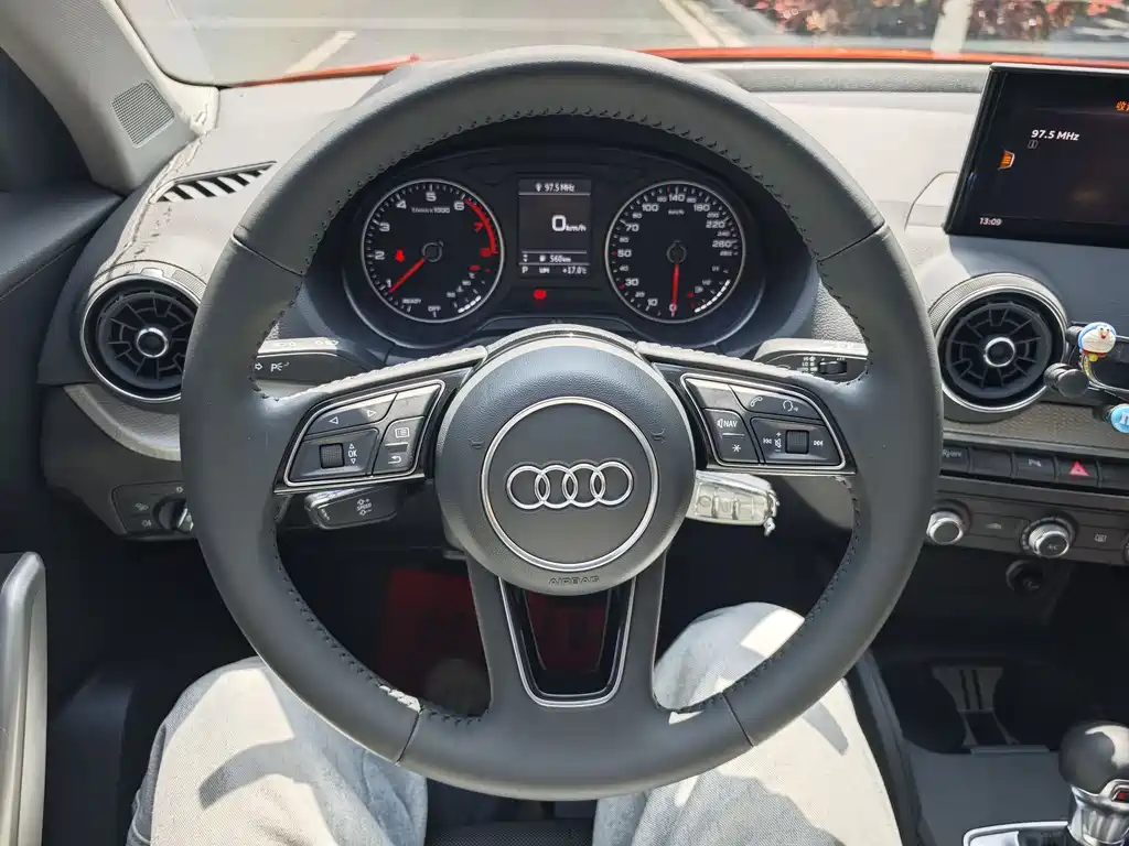 Audi Q2L 2021 — фото 12
