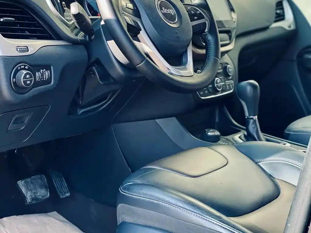Jeep Cherokee 2016