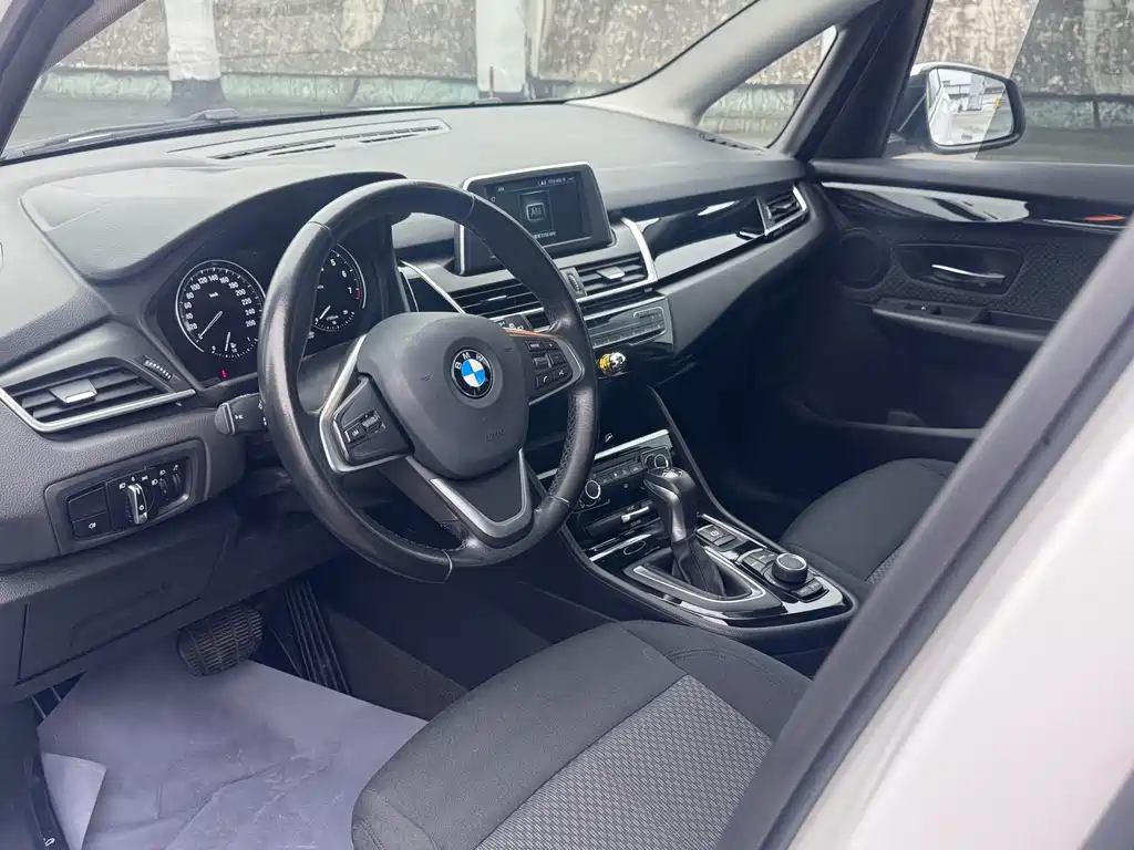 BMW 2 Series Active Tourer 2018 — фото 11