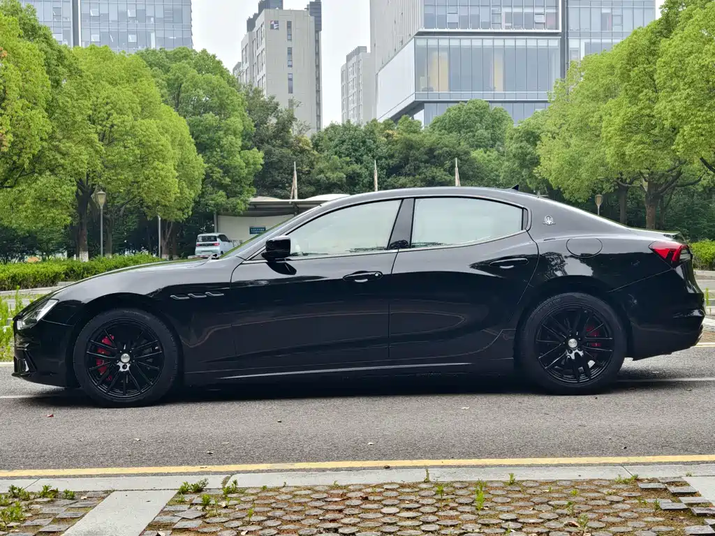 Maserati Ghibli 2015 — фото 17