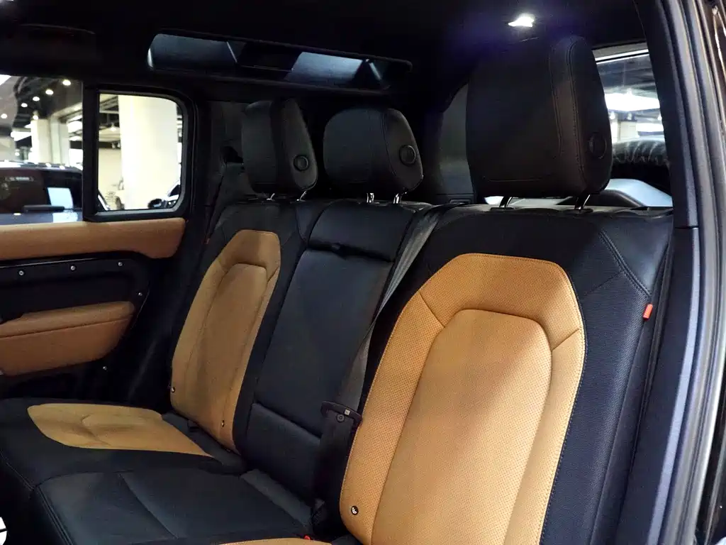 Land Rover Defender 2024 — фото 10