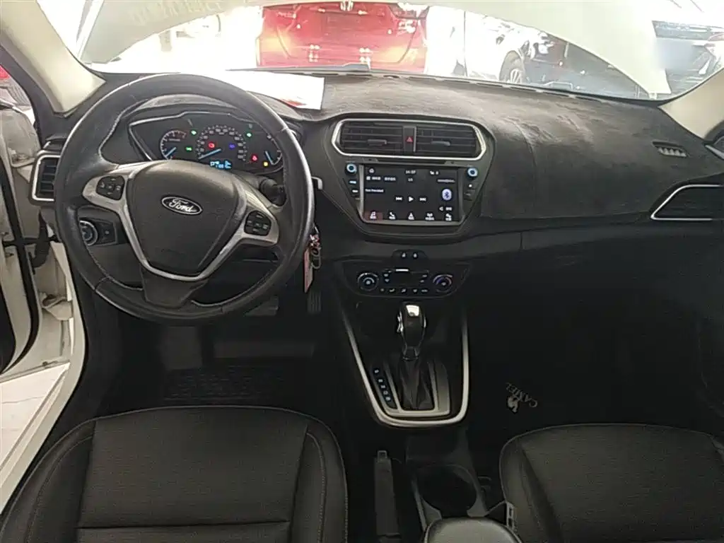 Ford Escort 2018 — фото 10