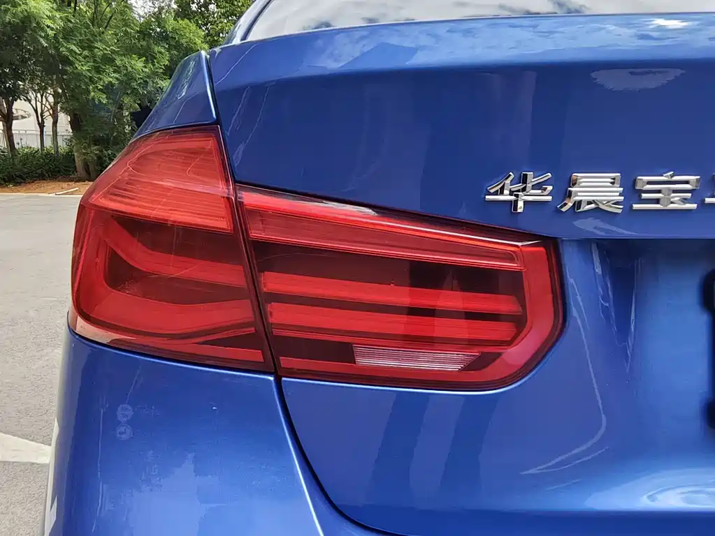 BMW 3 Series 2017 — фото 27