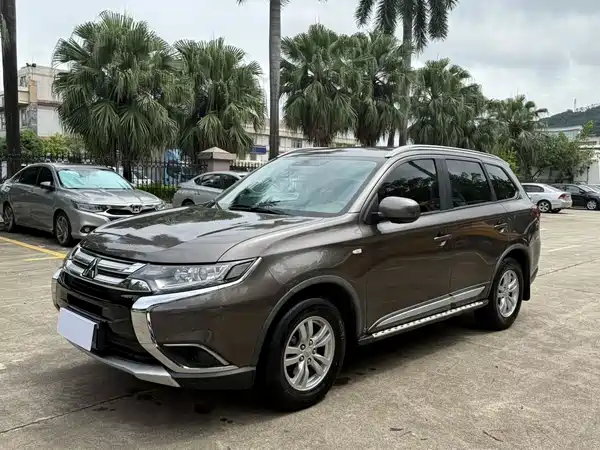 Mitsubishi Outlander 2016
