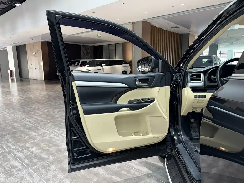 Toyota Highlander 2020 — фото 10