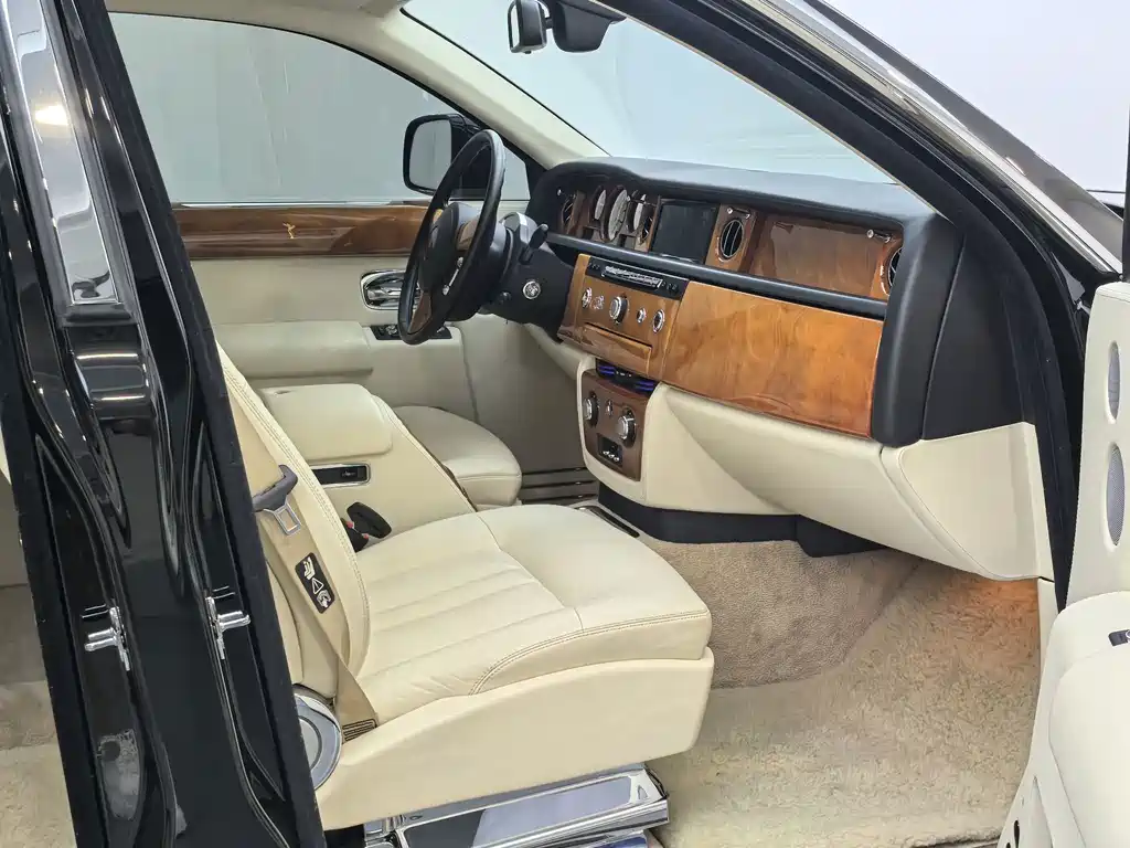 Rolls-Royce Phantom 2015 — фото 10