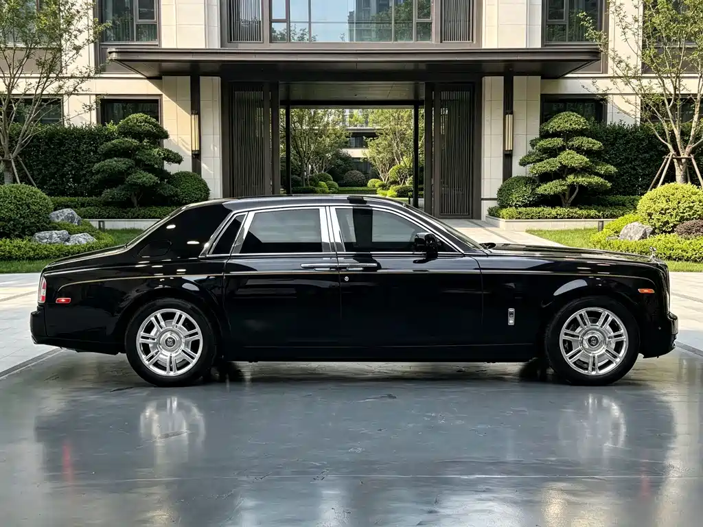 Rolls-Royce Phantom 2015 — фото 15