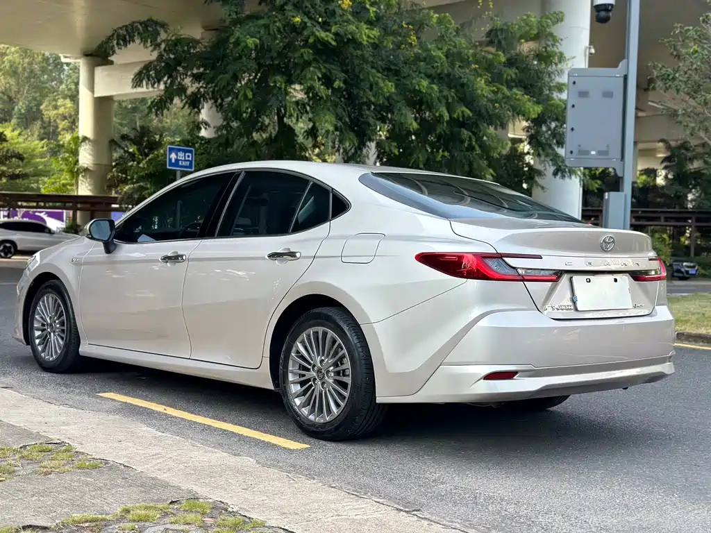Toyota Camry 2024 — фото 15